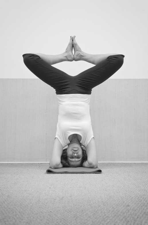 Yogalehrerin Michaela Schäfer im Dojo